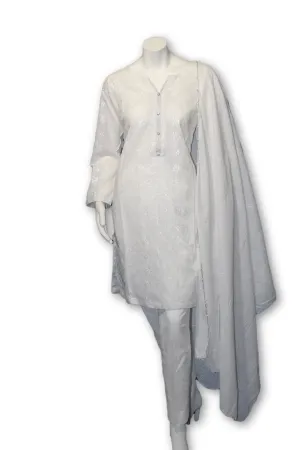 01 Pakistani Indian Fine Design Chicken Embroidered 3 Pcs Suit