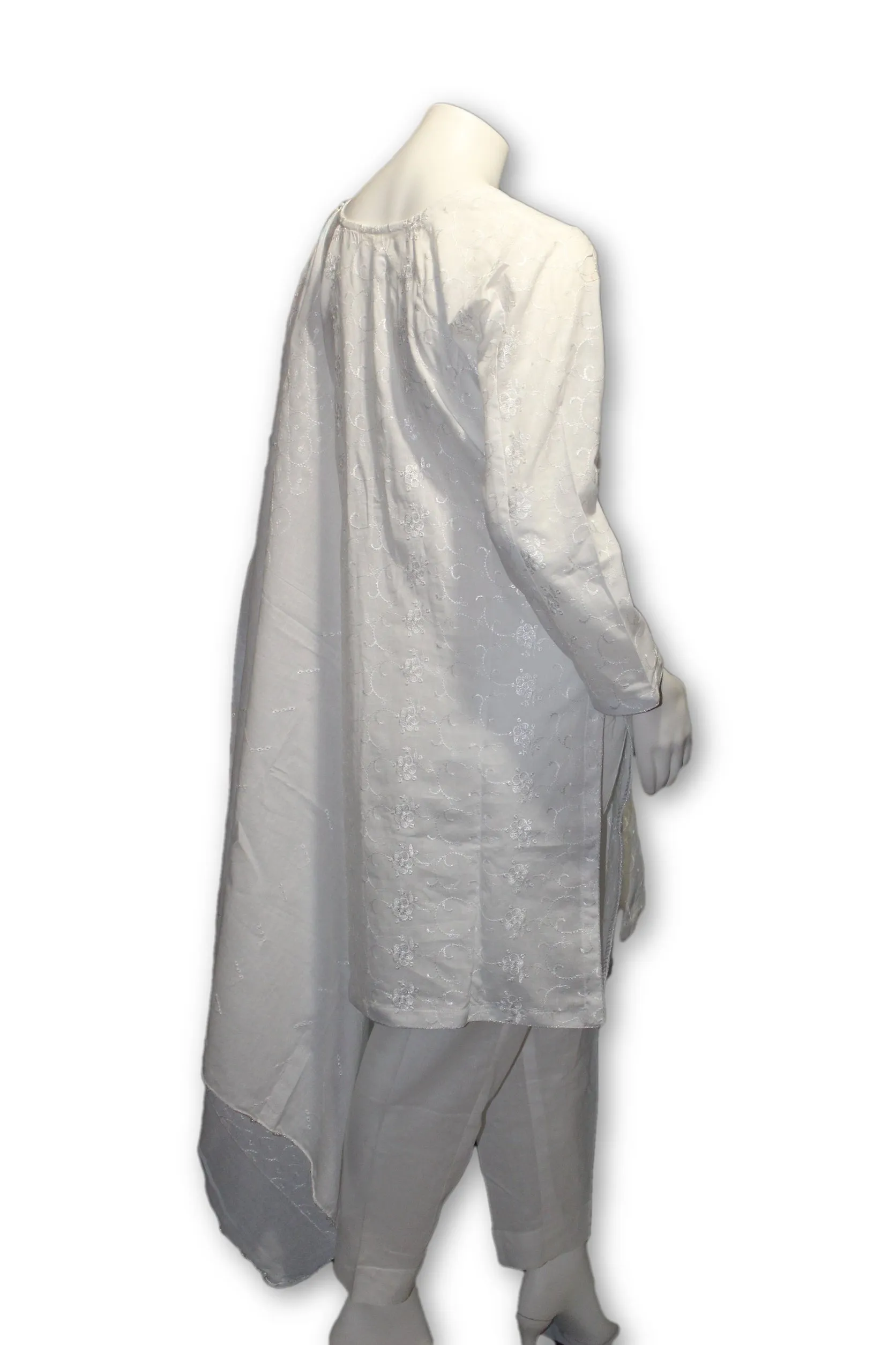 01 Pakistani Indian Fine Design Chicken Embroidered 3 Pcs Suit