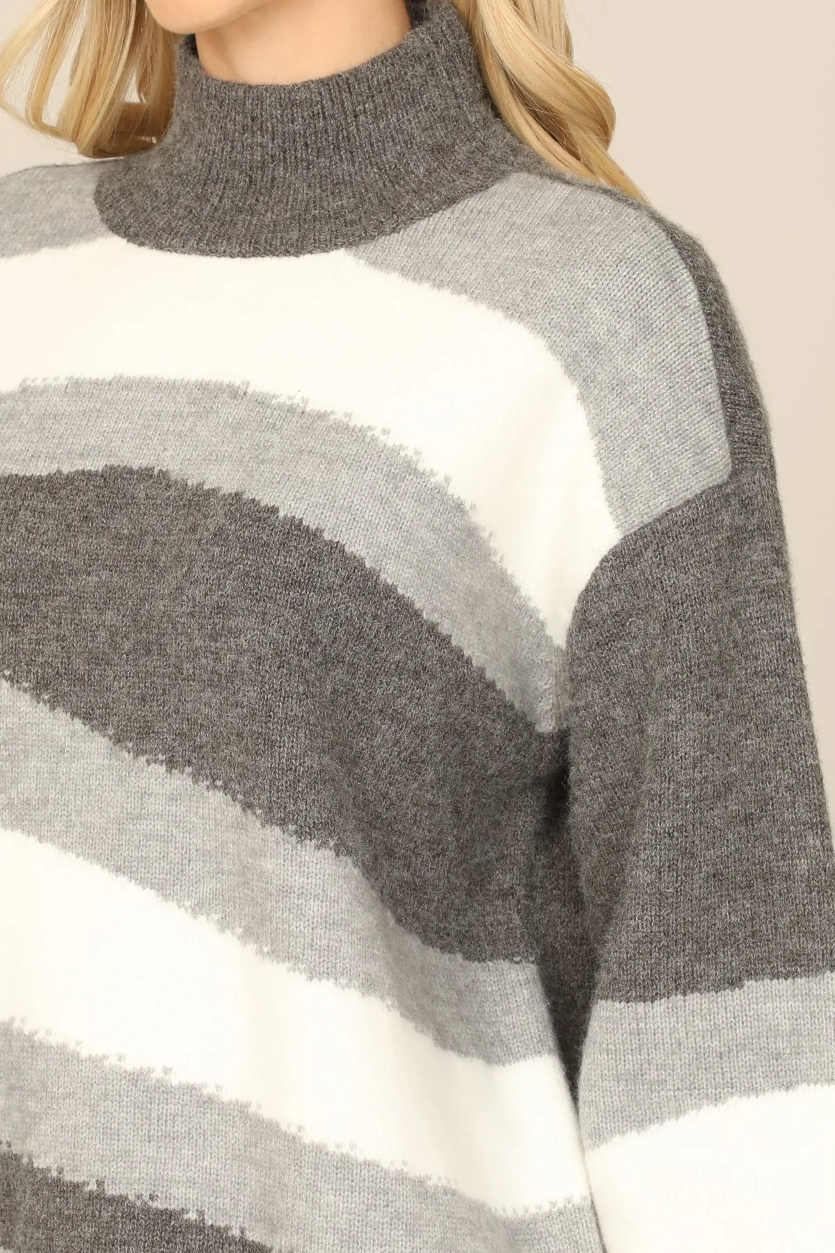 HIGH NECK LONG PUFF SLEEVE KNITTED PATTERN TOP