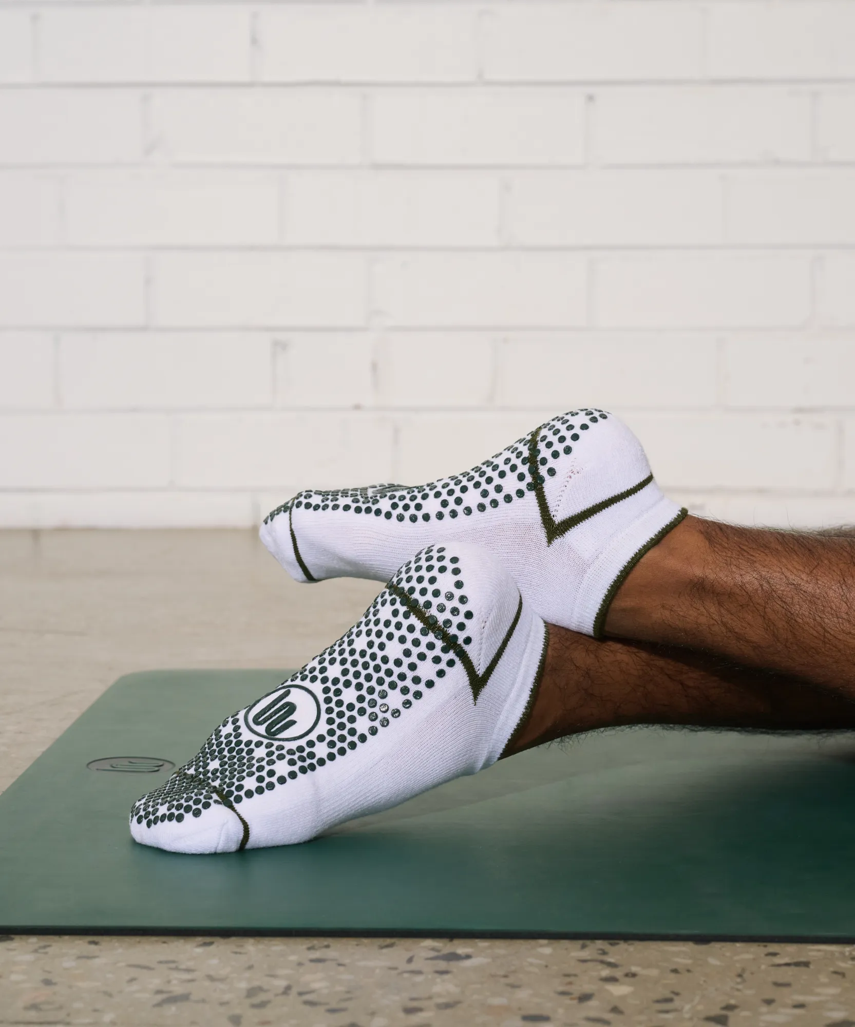 Men's Classic Low Rise Grip Socks - Ivory Earth