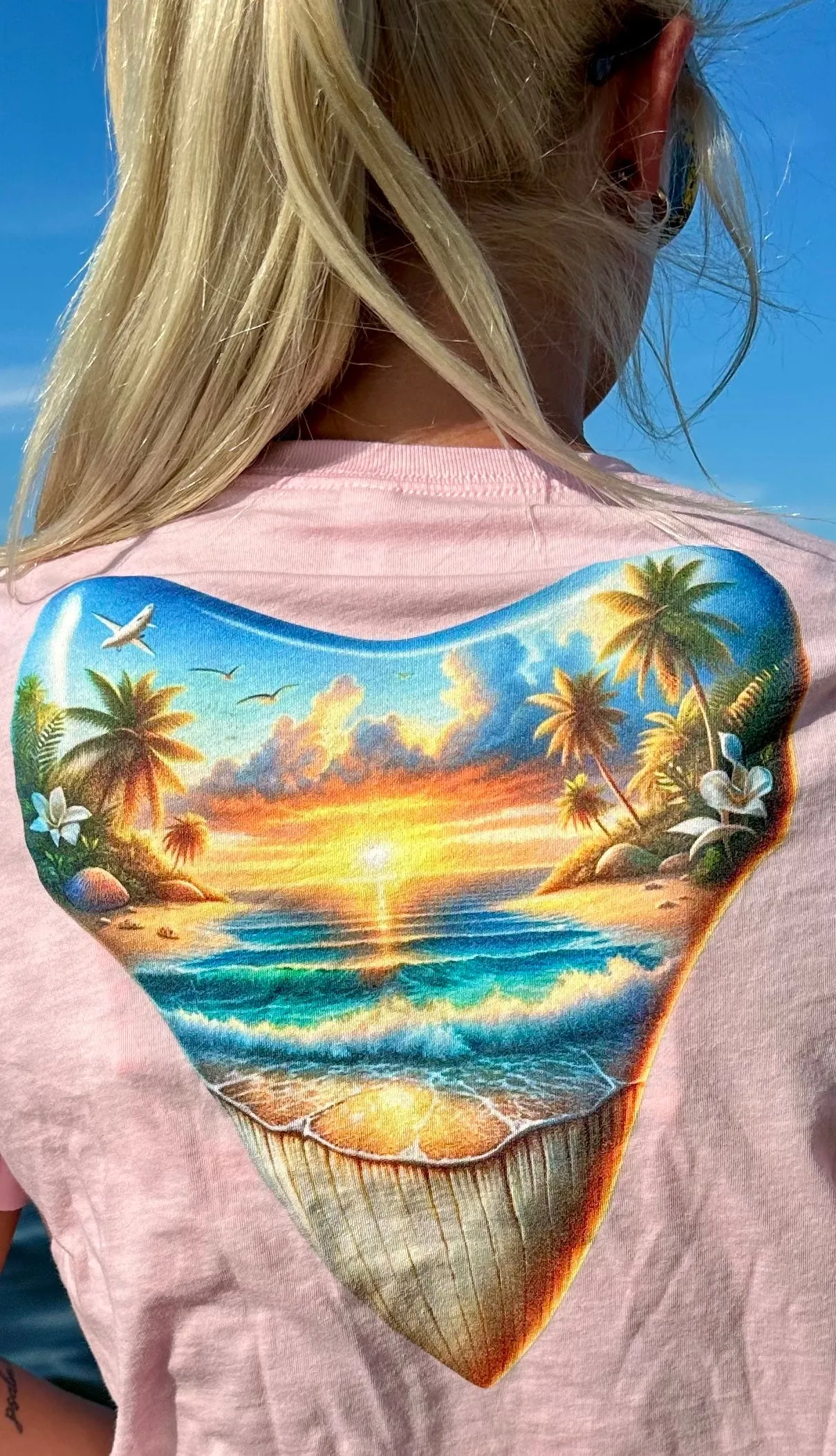 Women's Megalodon Paradise Relaxed T-Shirt